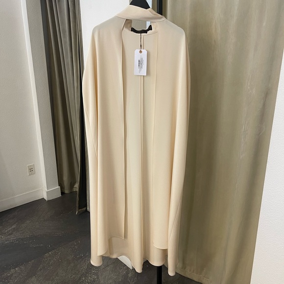 NWT CIARA JUAN CARLOS OBANDO Avalon Crepe Floor Length Cape - Picture 7 of 11